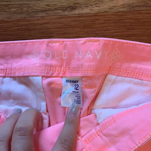 old navy cropped pants - Picture 2 of 3